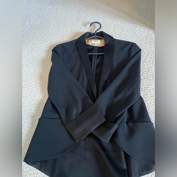 In great condition Wilfred blazer in black, dress it up or down. - Picture 4 of 5